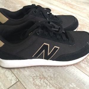 Black Classics NEW BALANCE Size 7